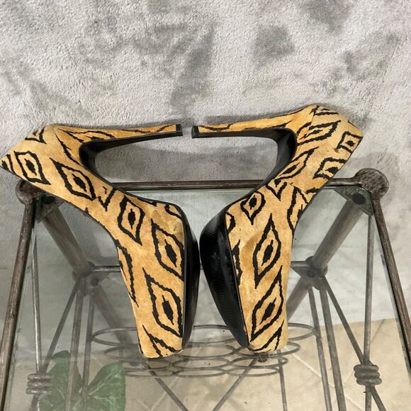 BCBG Leather Stiletto pumps women’s size 9 tiger print Platform high heels - Picture 5 of 10